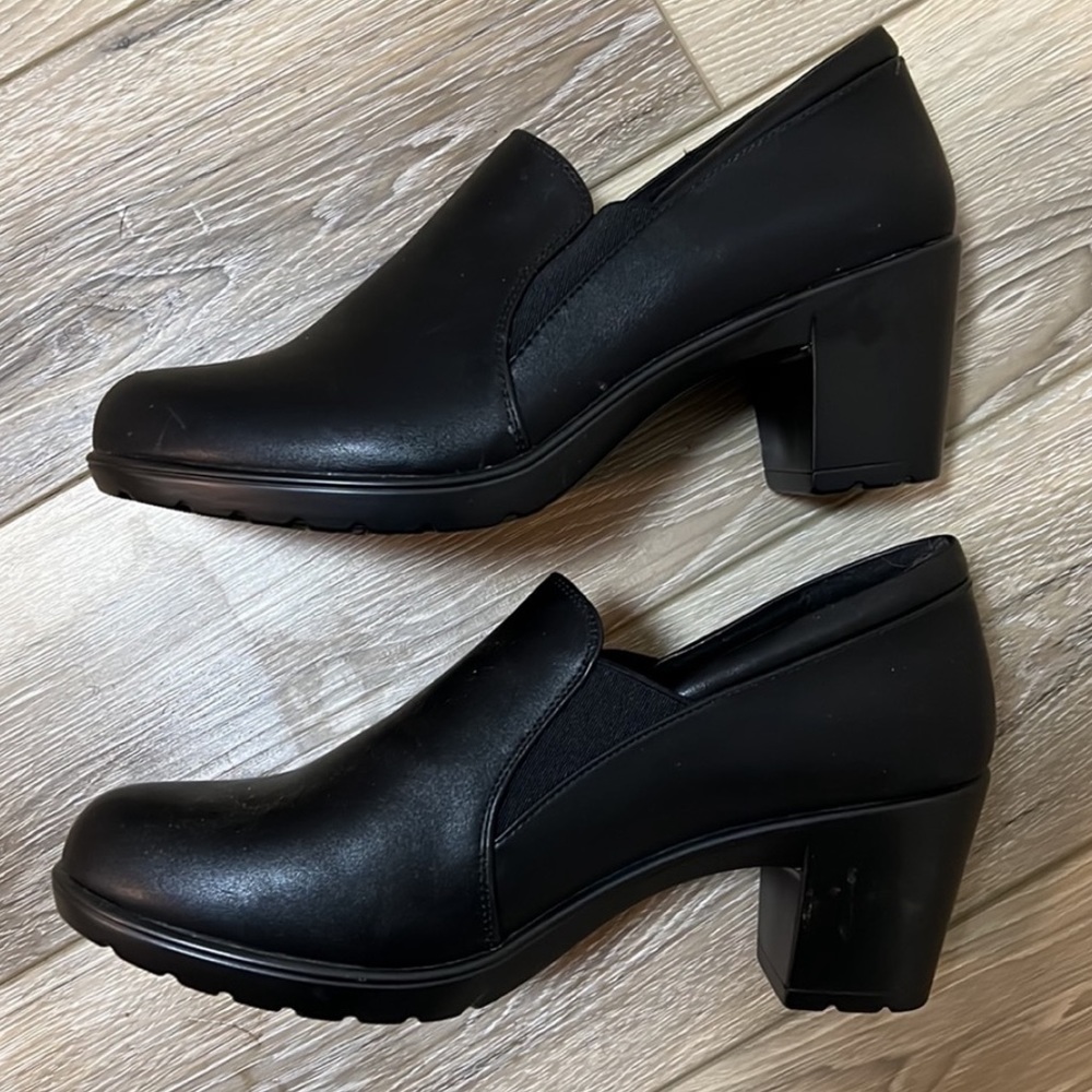Comfortable Round Toe Black Heel Pumps